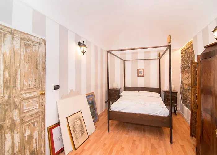 Guesthost - Piazza Vittorio Veneto Elegant Flat *