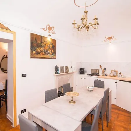 Guesthost - Piazza Vittorio Veneto Elegant Flat Lägenhet Turin