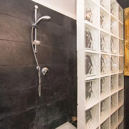 Guesthost - Piazza Vittorio Veneto Elegant Flat Lägenhet Turin