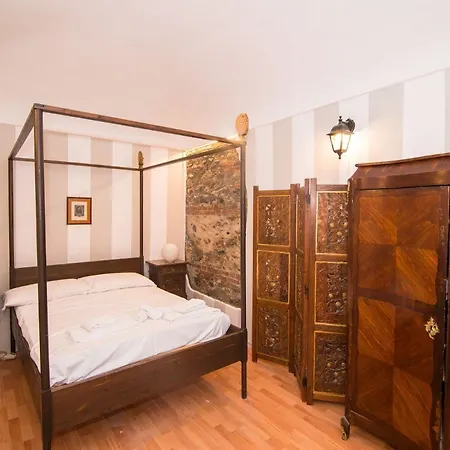 Guesthost - Piazza Vittorio Veneto Elegant Flat Lägenhet *