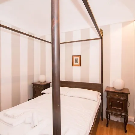 Guesthost - Piazza Vittorio Veneto Elegant Flat Lägenhet Turin