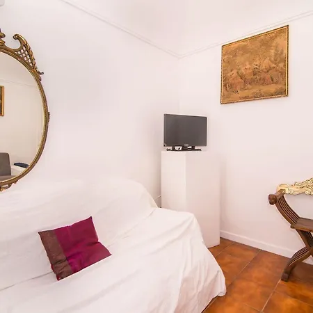Guesthost - Piazza Vittorio Veneto Elegant Flat Lägenhet