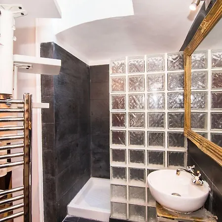 Guesthost - Piazza Vittorio Veneto Elegant Flat Lägenhet *