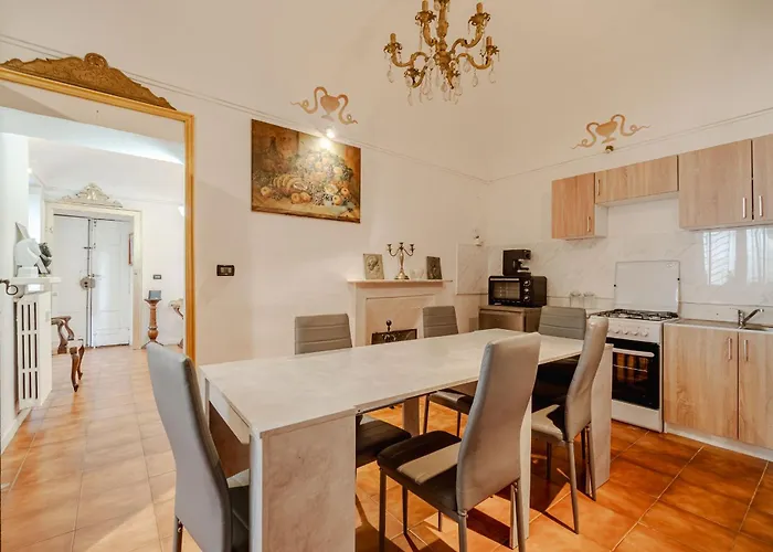 Guesthost - Piazza Vittorio Veneto Elegant Flat