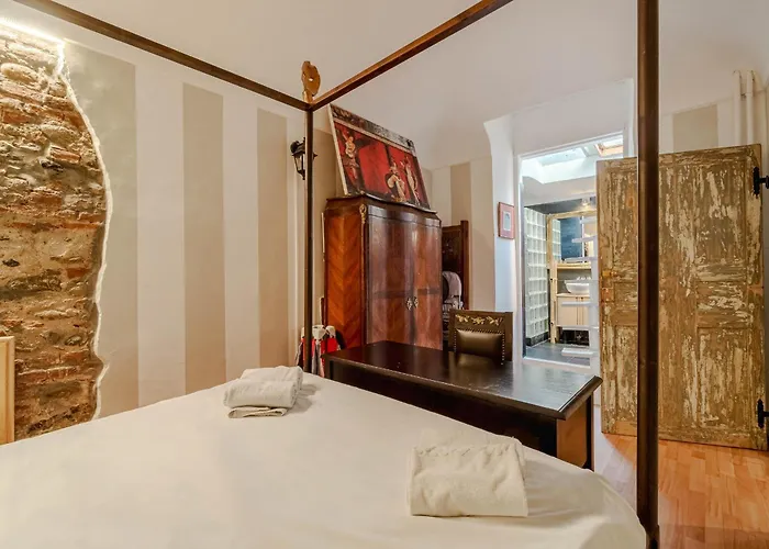 Guesthost - Piazza Vittorio Veneto Elegant Flat