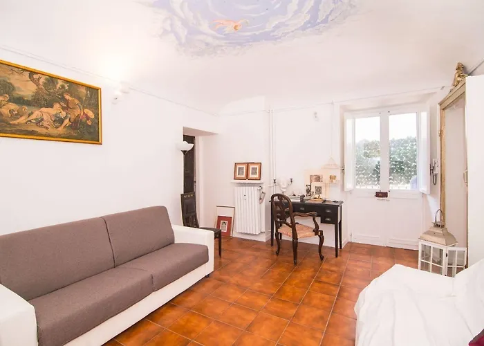 Guesthost - Piazza Vittorio Veneto Elegant Flat